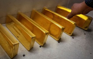 Picture of G7 to announce ban on import of new Russian gold on Tuesday - U.S. official