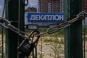 Picture of Empty shelves, huge discounts as Russia's Decathlon stores close