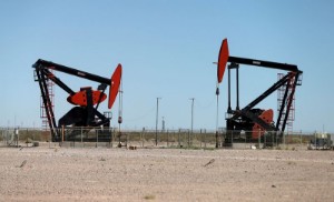 Picture of Oil settles up nearly $4 as tight supply outweighs recession fears