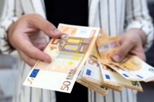 Picture of Euro retreats following gloomy PMIs