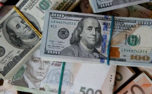 Picture of Dollar near recent peaks as Fed looms, growth fears weigh