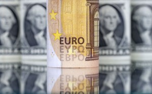 Picture of Euro fragile as Fed hike looms, gas risks weigh