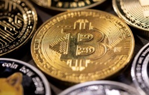 Picture of Bitcoin rises 6.9% to $22,717