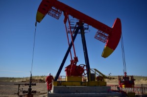 Picture of Oil prices edge up on supply concerns after drop to near 6-month low
