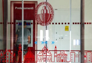 Ảnh của Monte dei Paschi enlists more banks for cash call, fights legal challenge