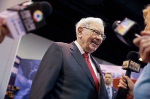 Ảnh của Berkshire Hathaway posts huge quarterly loss; operating results improve
