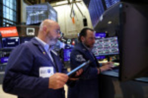 Picture of S&P 500, Nasdaq close up 4th straight week as optimism grows