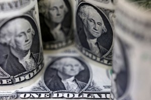 Picture of Dollar touches 20-year high, but kept in check by euro, as rates in focus