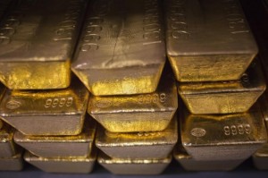 Picture of Gold Inches Lower as Dollar Strength, Fed Jitters Weigh