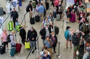 Picture of U.S. Labor Day holiday air passengers topped 2019 levels - TSA