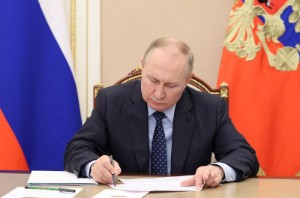 Picture of Analysis-Putin's energy gamble may prove a double-edged sword for Russia