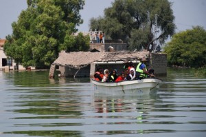 Picture of Pakistan races to keep floodwaters out of power station that supplies millions