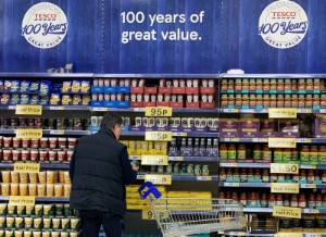Picture of From free crumpets to store discounts, UK grocers lure workers