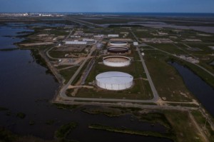 Picture of U.S. emergency oil reserves tumble to lowest since 1984