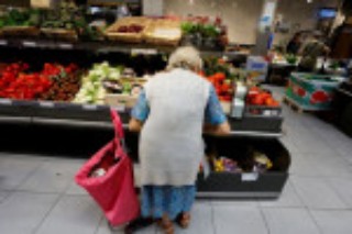 Women expect higher inflation than men, driven by food costs: ECB study