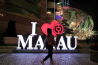 Seven companies bid for new casino licenses in Macau