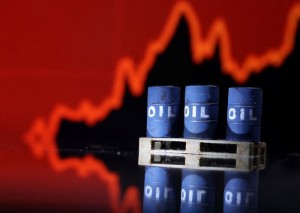 Picture of Oil claws back some losses but strong dollar caps gains