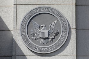 Ảnh của U.S. fines 16 major Wall Street firms $1.1 billion over recordkeeping failures