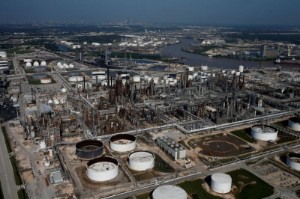 Picture of U.S. oil refinery run-rates could top 90% for 3rd quarter in a row