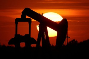 Picture of Oil prices rise on U.S. production outages