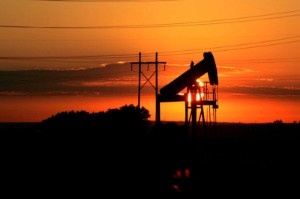 Ảnh của Giá xăng dầu hôm hay 17/10: Tăng gần 1%