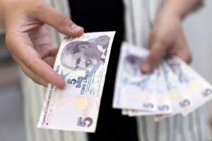 Picture of Turkey halts lending to more FX-rich firms to boost lira