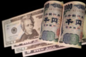Ảnh của Dollar shrugs off suspected Japan intervention; pound eyes UK politics