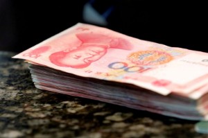 Ảnh của Exclusive-China FX regulator surveys banks about positioning as yuan plunges - sources
