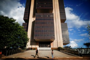 Picture of Brazil central bank to roll over currency swaps expiring in December