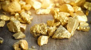 Ảnh của Vàng thế giới vọt hơn 2% lên trên mốc 1,700 USD/oz