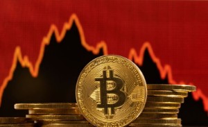 Ảnh của Bitcoin giao dịch trong sắc đỏ, giảm 13%
