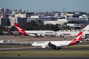 Ảnh của Australia's Qantas hikes first-half profit view on travel demand recovery