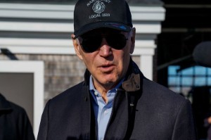 Ảnh của Biden says his administration is engaged in talks to avert railroad strike