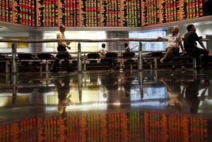 Ảnh của Asia stocks slip, but head for weekly gains on dovish Fed signals