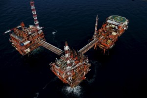 Picture of Oil snaps three-day rally as hawkish Fed offsets positive demand signs