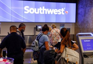 Picture of Southwest Airlines customer service employees approve new labor deal