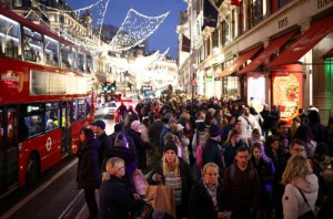 Picture of Britain's Christmas shopping hurt by rail strikes and snow