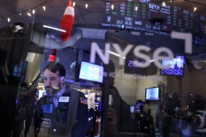 Picture of Wall Street falls as recession worries persist