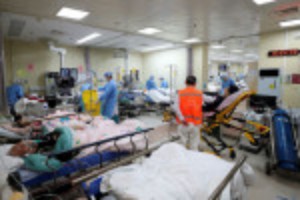 Picture of Chinese hospitals 'extremely busy' as COVID spreads unchecked