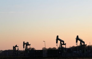 Picture of Oil slides on worries on China, IMF slow-growth expectations