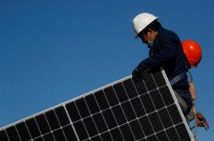 Picture of SolarEdge sees U.S. solar growth slowing in 2023, European markets surging