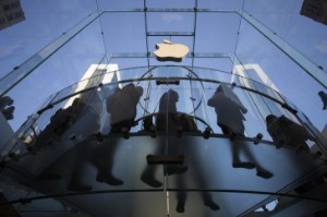 Picture of Apple to Launch Its Mixed-Reality Headset This Spring – A Metaverse Entry?