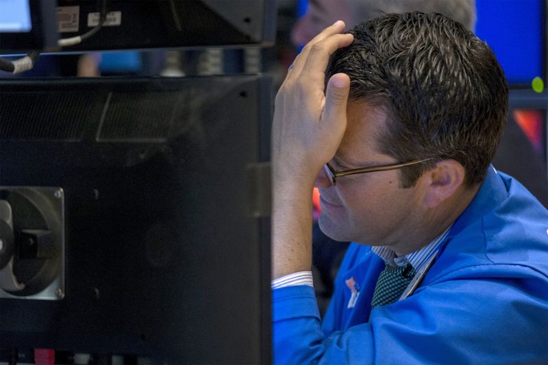 S&P500 giảm khi ngành công nghệ tiếp tục bị bán ra trước cuộc họp của Fed