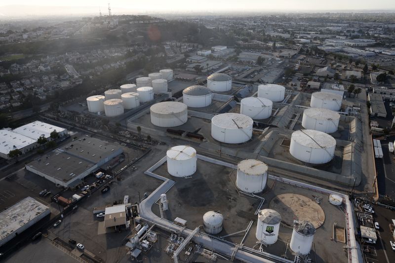Oil holds near $100 as Ukraine talks, demand concerns limit gains