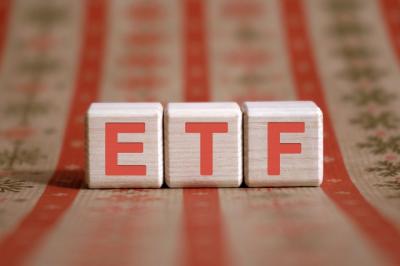 VNM ETF mua mạnh STB, HPG, bán bớt VNM và POW