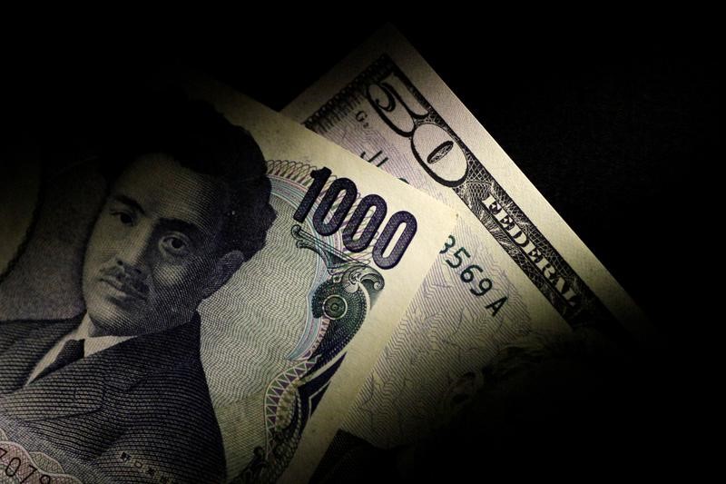 Đồng Đô la tăng, đồng Yên giảm sau quyết định chính sách của BOJ