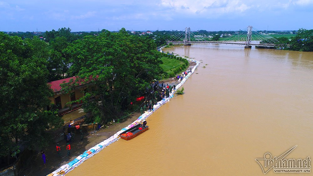 Nuoc vo dap tu Lao tran ve, dan mien Tay khong kip tro tay hinh anh 7