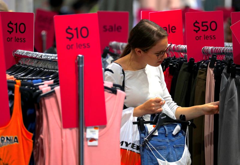 Australian consumers spooked by rate risk, inflation -survey