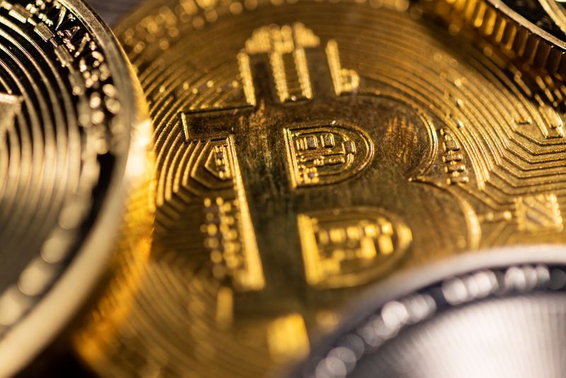 Bitcoin giảm xuống dưới 34.000 đô la vào cuối tuần