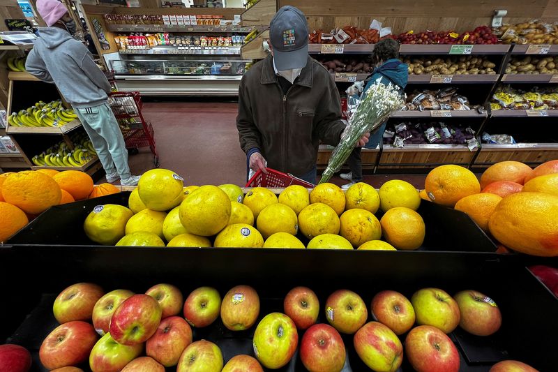 U.S. consumer short-term inflation outlook dips, spending plans rise -NY Fed survey
